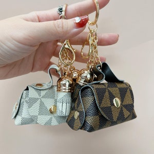 Designer Discreet-Best Replica Handbags Online  Classy keychain, Louis  vuitton keychain, Louis vuitton key ring