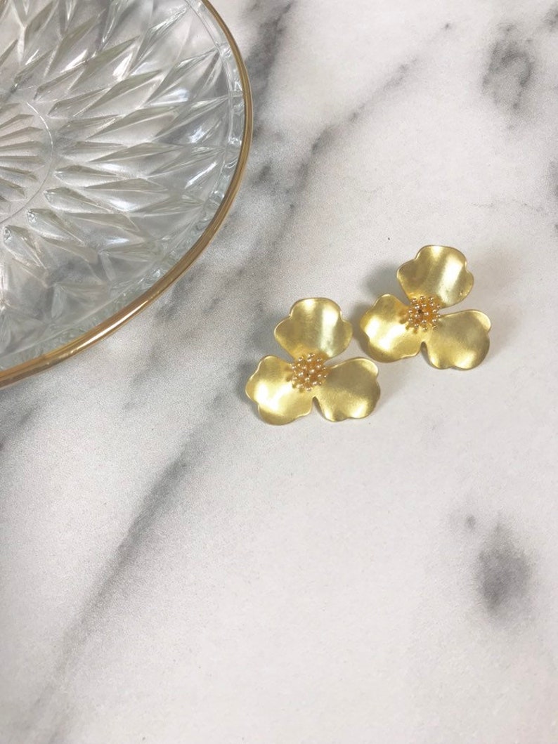 Large Stud Earrings Floral Studs Bridal Jewelry Prom Wedding Favor Statement Flower Stud Earrings Ivory Pink Yellow Gold Silver