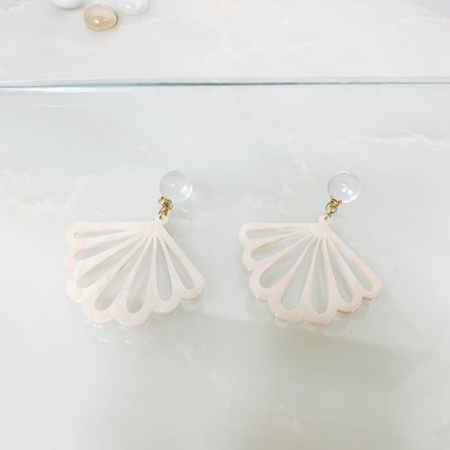 Boucles d’oreilles Seashell d’été, boucles d’oreilles tropicales, boucles d’oreilles Drop, boucles d’oreilles Pearl Stud, mariage sur la plage, vacances à la plage, cadeau pour ses moins de 20 ans