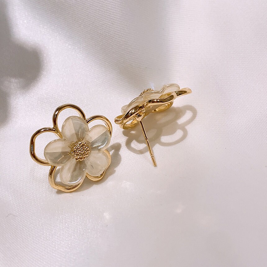 Dainty Gold Pearl Flower Stud Earrings Small Flower Stud | Etsy
