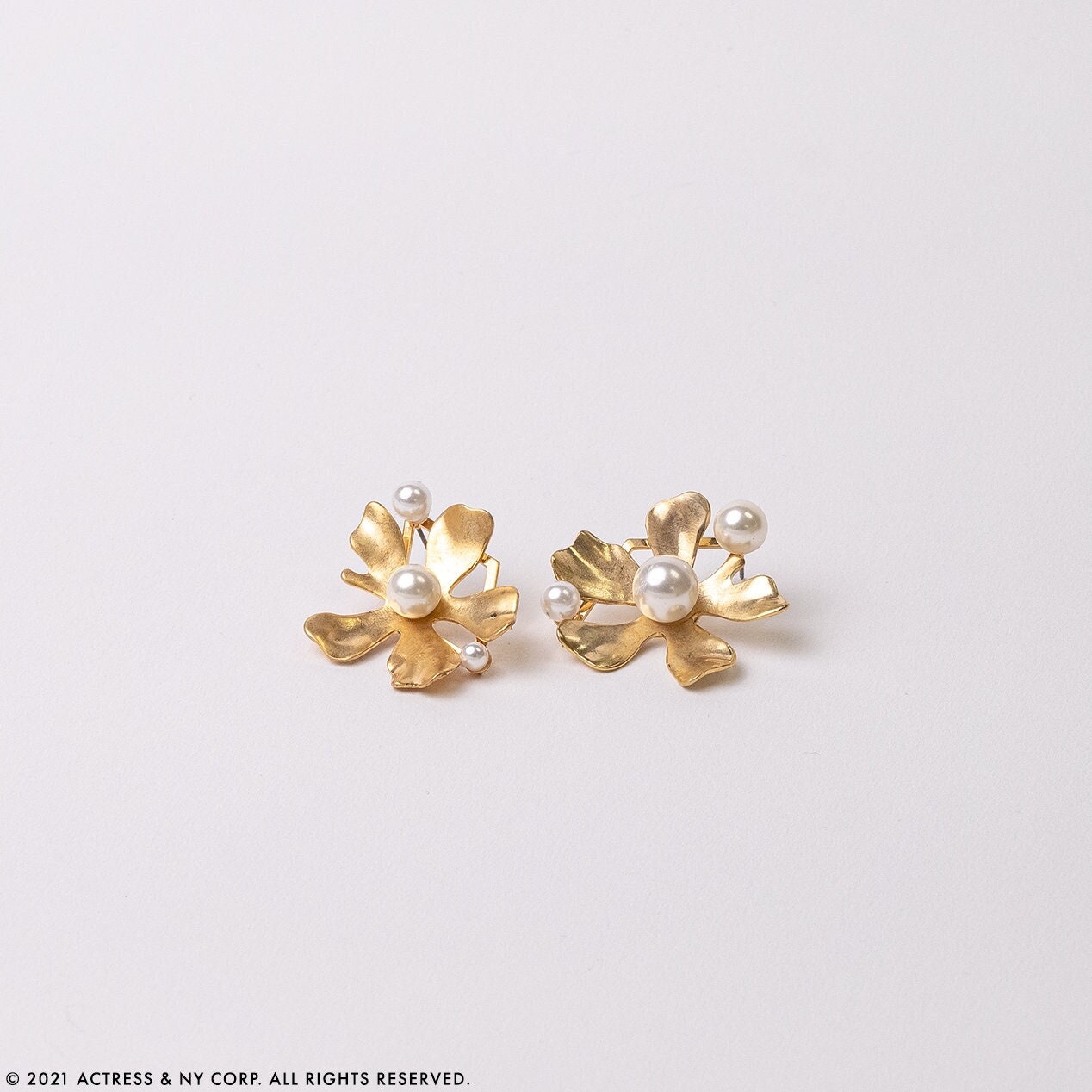 Large Flower Pearl Stud Earrings Gold Silver Statement Etsy