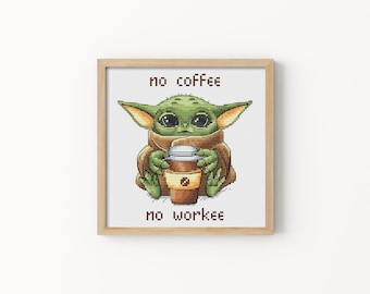 Può includere: Schema di punto croce con un personaggio di cartone animato verde che tiene una tazza di caffè. Il testo "no coffee no workee" è sotto il personaggio.