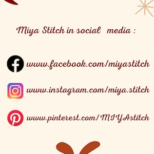 Peut inclure: Un graphique informatif de couleur cr&egrave;me pour Miya Stitch Cross Stitch Patterns Studio. Il pr&eacute;sente des ic&ocirc;nes de r&eacute;seaux sociaux pour Facebook, Instagram et Pinterest avec leurs URL, ainsi que des graphiques d&eacute;coratifs en forme d'&eacute;toile et de croissant de lune.