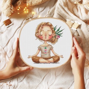Yoga meisje kruissteekpatroon lotuspositie kruissteekkaart Leuke kruissteek meisjes kruissteek Grappige kruissteek Yoga kruissteek