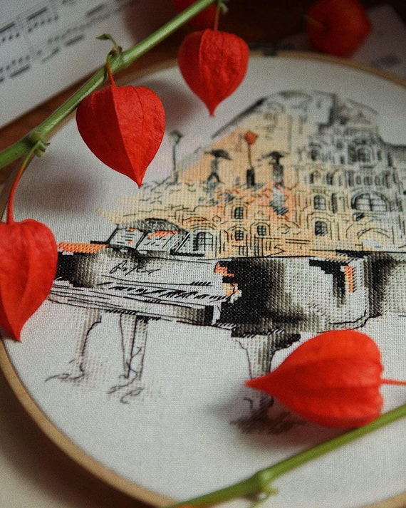 黒いピアノの街の風景 水彩クロスステッチパターン 音楽室のクロス