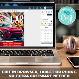 Op de afbeelding: Een laptopcomputer die een website weergeeft met een ontwerptemplate voor een autodetailingbedrijf. De template toont een rode auto met waterdruppels erop en de tekst "CAR Detailing". De website heeft de titel "Personaliseer met Corjl" en heeft een blauw en wit tandwielpictogram. De laptop staat op een houten tafel met een koptelefoon en een smartphone.