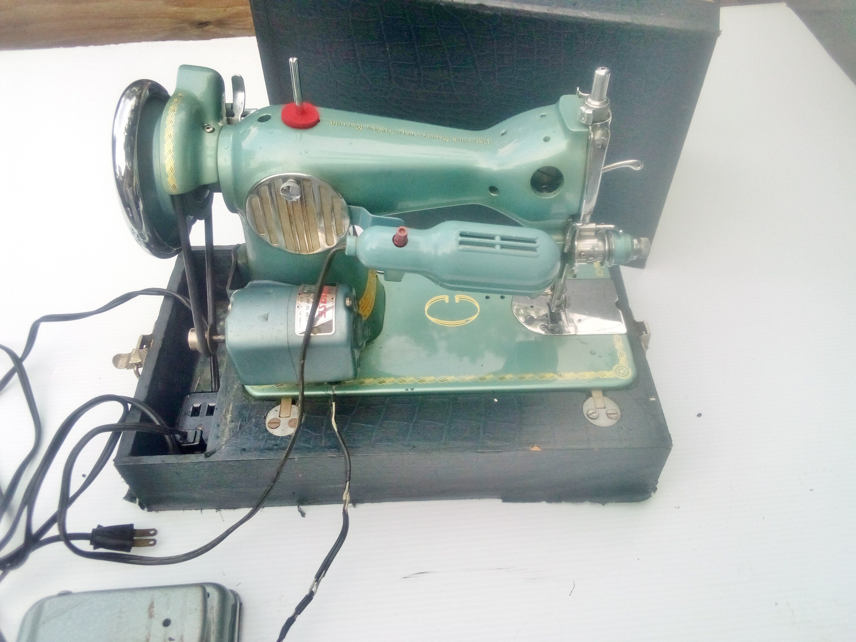 Morse 200 Deluxe Sewing Machine Needs to Be Rewired Works Tested READ