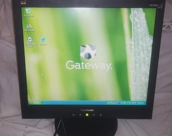 Viewsonic VA703b 17" Computer Monitor in Good Working condition VGA Plug End with power cord