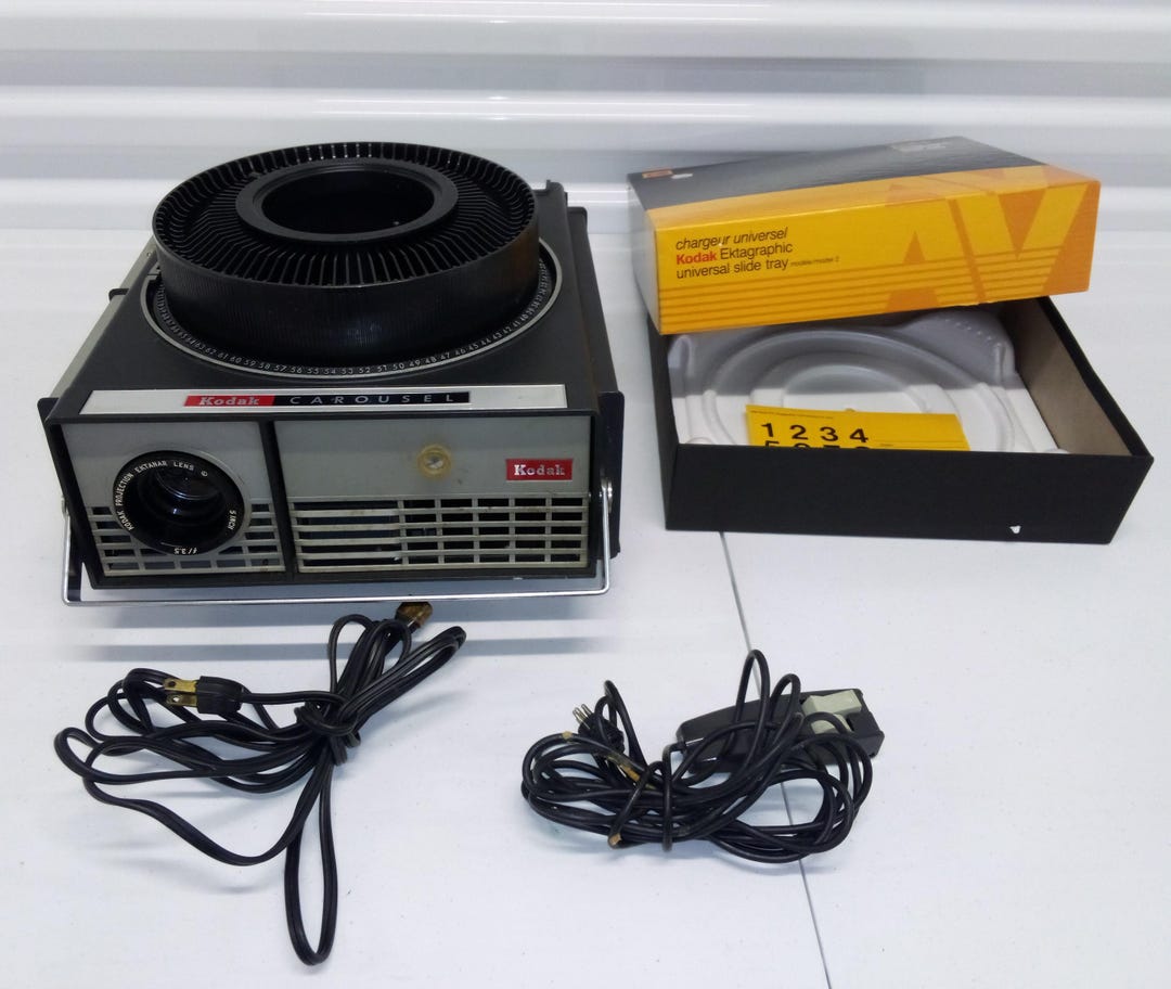 Vintage Kodak Carousel Projector Model 550 With Remote and Slide Tray ...