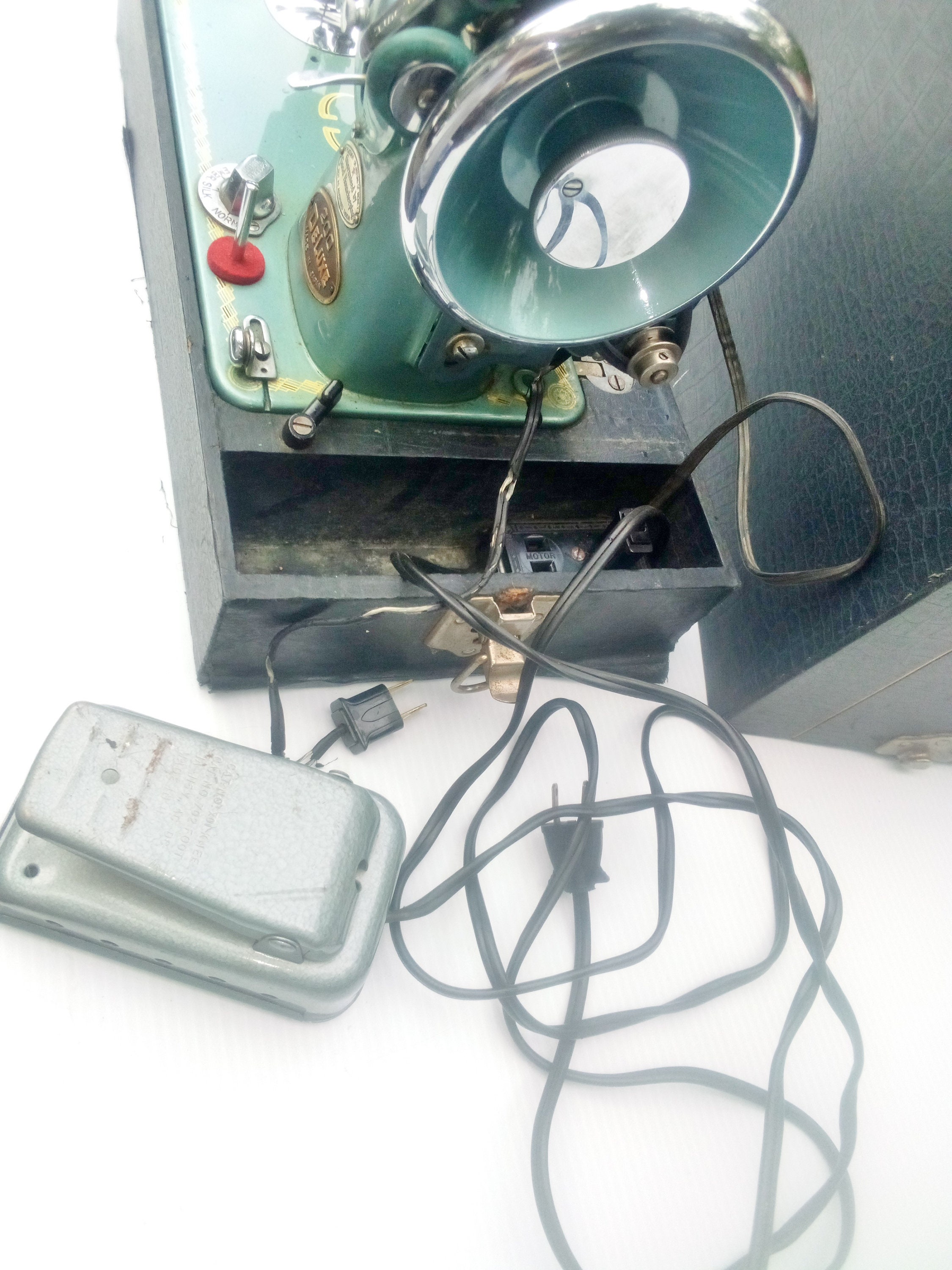 Morse 200 Deluxe Sewing Machine Needs to Be Rewired Works Tested READ