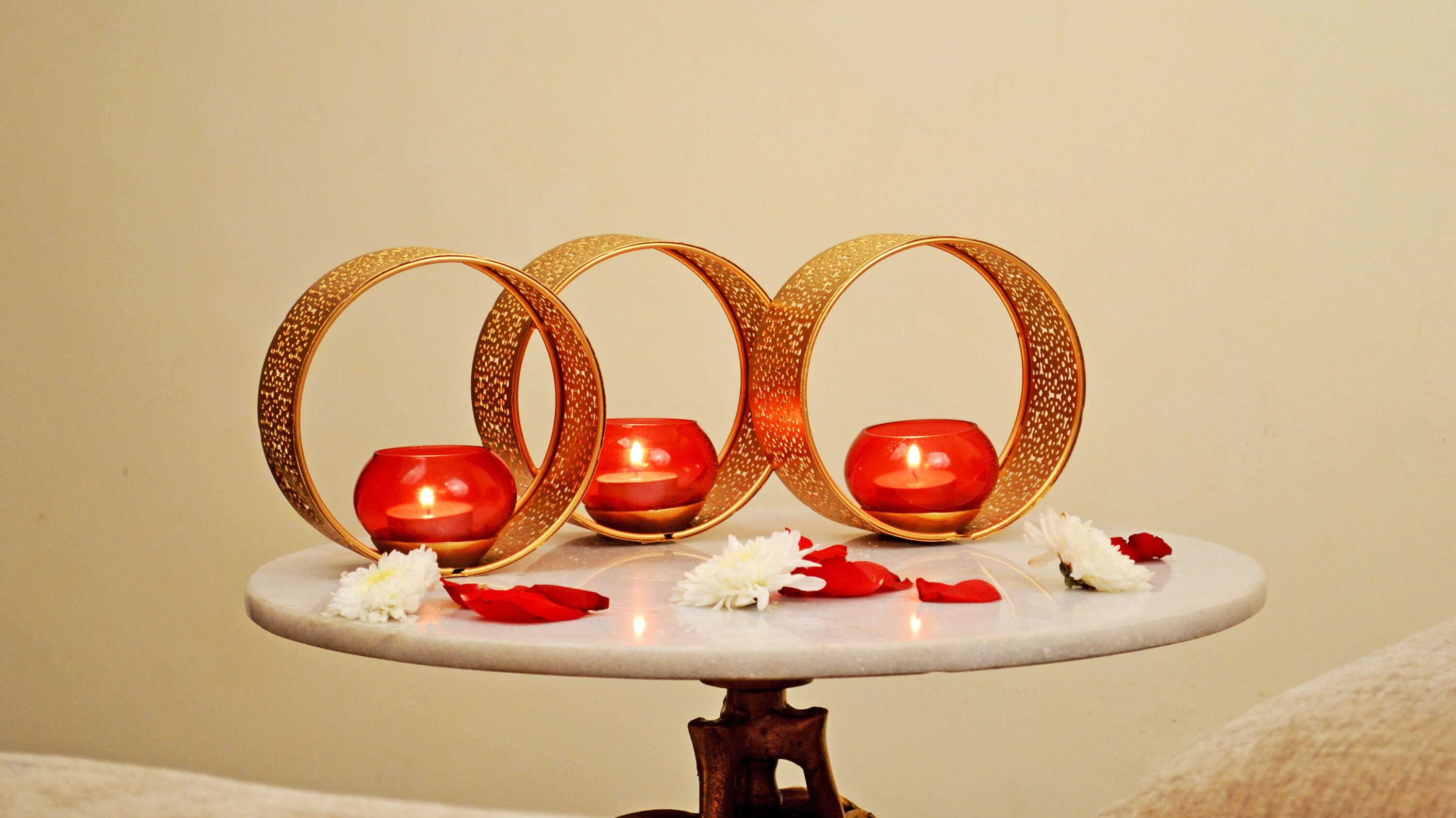 Jali Designtable Decor Bougeoir avec Triple Anneau et Votives Rouges, Centre de La Bougie, Porte-Lam