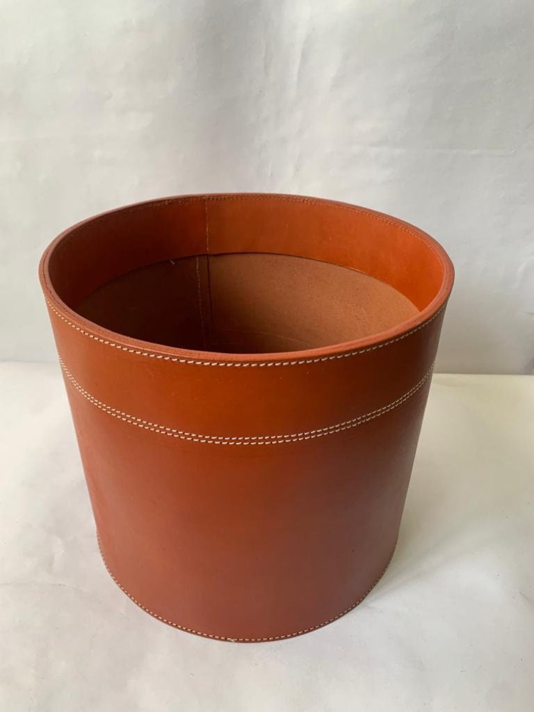 Shwaan Cylindrical Round Leather Trash Can harness Leatherdustbin