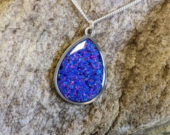 Pendentif opale bleu galaxie