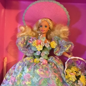 Spring Bouquet Barbie from Enchanted Seasons  Collection from 1995 mint