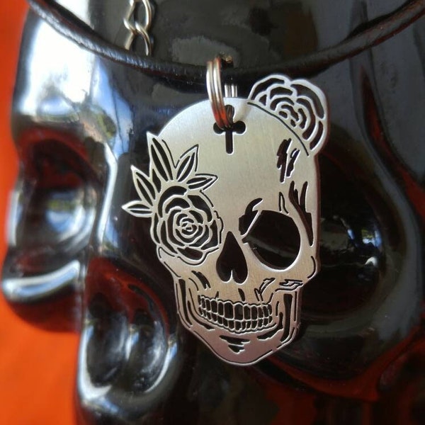 Tour de cou pendentif Calavera, collier à breloque Flower Skull, bijoux en métal de style mexicain, accessoire découpé au laser en acier inoxydable