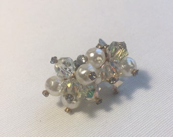 Vintage Laguna Star Earrings. Costume jewelry. Gifts under 20. Vintage accessories. Clip-on earrings. 1940’s style.  Celestial accents