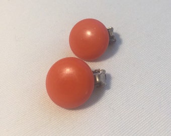 Vintage Orange Earrings. Vintage earrings. Clip on earrings. Orange earrings. Costume jewelry. Vintage accessories. Gifts under 20. Vintage.