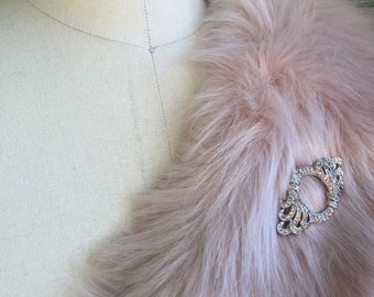 Vintage Round Brooch. Vintage brooch. Vintage costume jewelry. Costume jewelry. Jewelry under 20. Rhinestones. Gifts under 20. Brooch