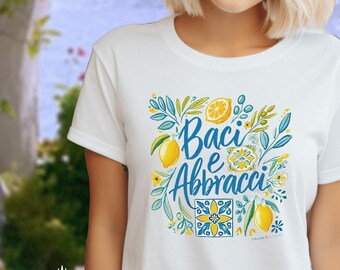 T-shirt Baci e Abbracci: maglietta italiana con limoni e fiori