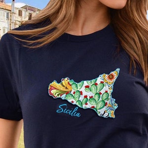 Camiseta SICILIA MAIOLICA - Azulejos sicilianos, azulejos italianos, siciliano, orgullo siciliano, Italia, mapa de mayólica, Trinacria
