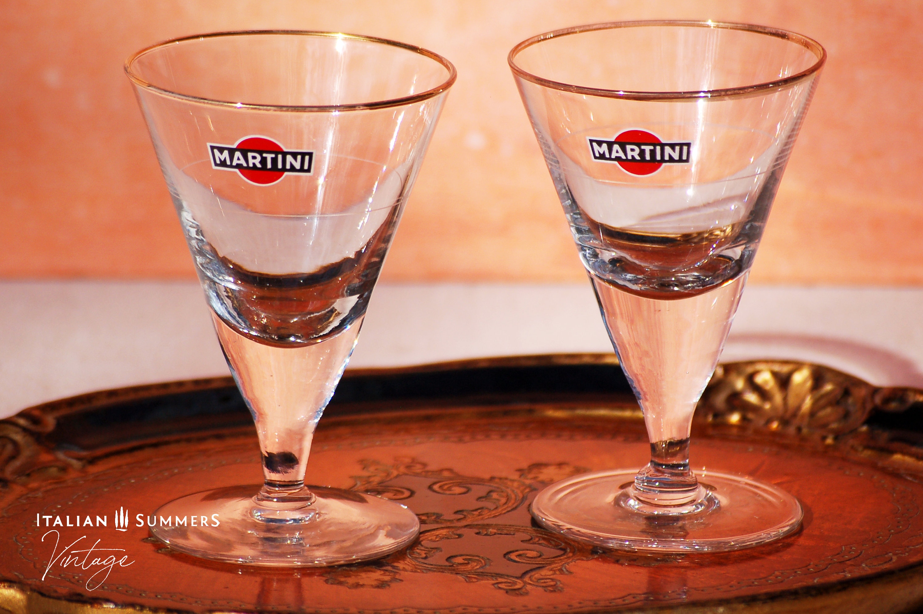 Aperitivo Triangular Martini Glass  Unique wine glasses, Glass, Unique  martini glasses