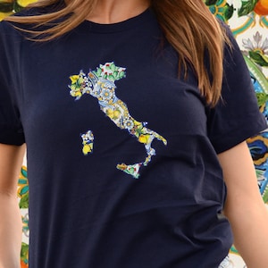 T-Shirt ITALIA MAIOLICA -Navy, Italien Fliesen, italienische Fliesen, Italien-Liebhaber, Italien-Reisender, Italien, Maiolica Karte, italienisches Stiefelchen