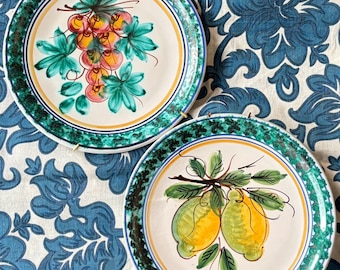 Set of Two vintage 1960s Sicilian Caltagirone platters, Maiolica ceramic, hand painted