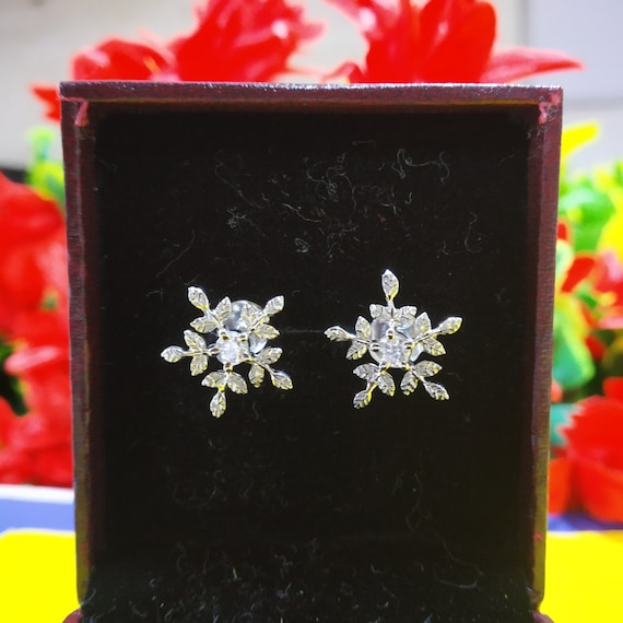 1.40 TCW Round Cut Simulated Diamond Cluster Stud Earrings 925 Sterling Silver