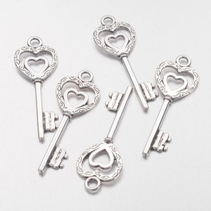 5 Antique Silver Metal Alloy Double Heart Key Charm/Pendants 50x20mm (B44i)