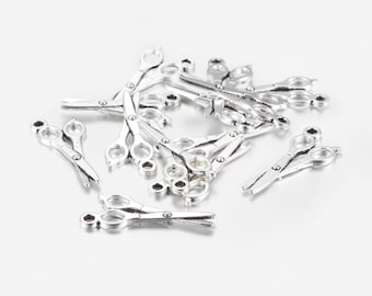 10 Antique Silver Scissor Charm/Pendants 23 x 20mm (B33q)