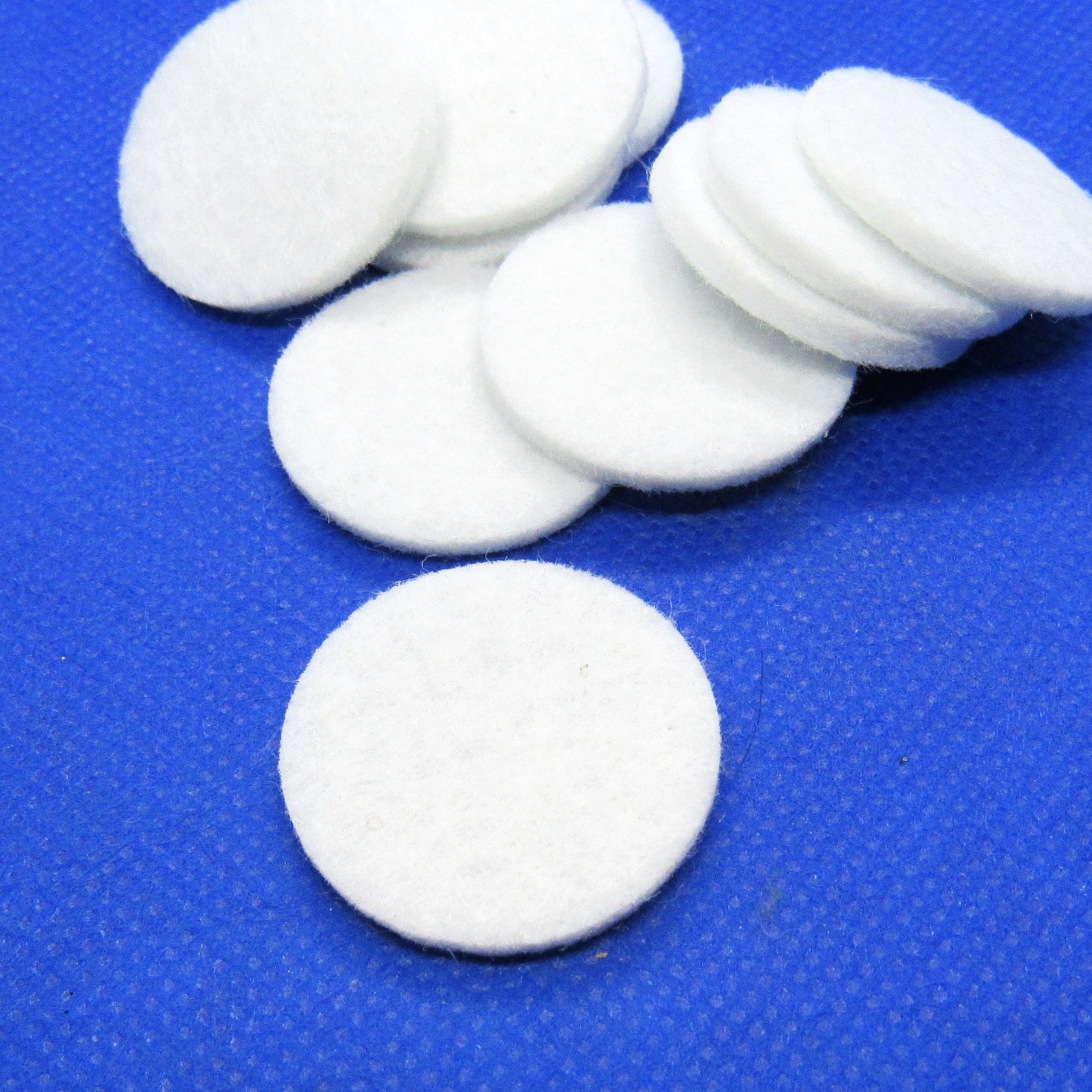 Diffuser Pad 10 White Nonwovens Round Felt Oil Diffuser Pads for Locket Fit 25mm ...