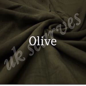 Op de afbeelding: Drie stofstalen in verschillende kleuren: stoffig cr&egrave;me, olijf en blush. De stof is een zachte, gestructureerde linnen.