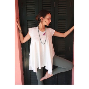 Yoga top, yoga tunic, yoga clothes for woman, white clothing, kundalini yoga, gift for her, cotton top, meditation clothes, loose clothing