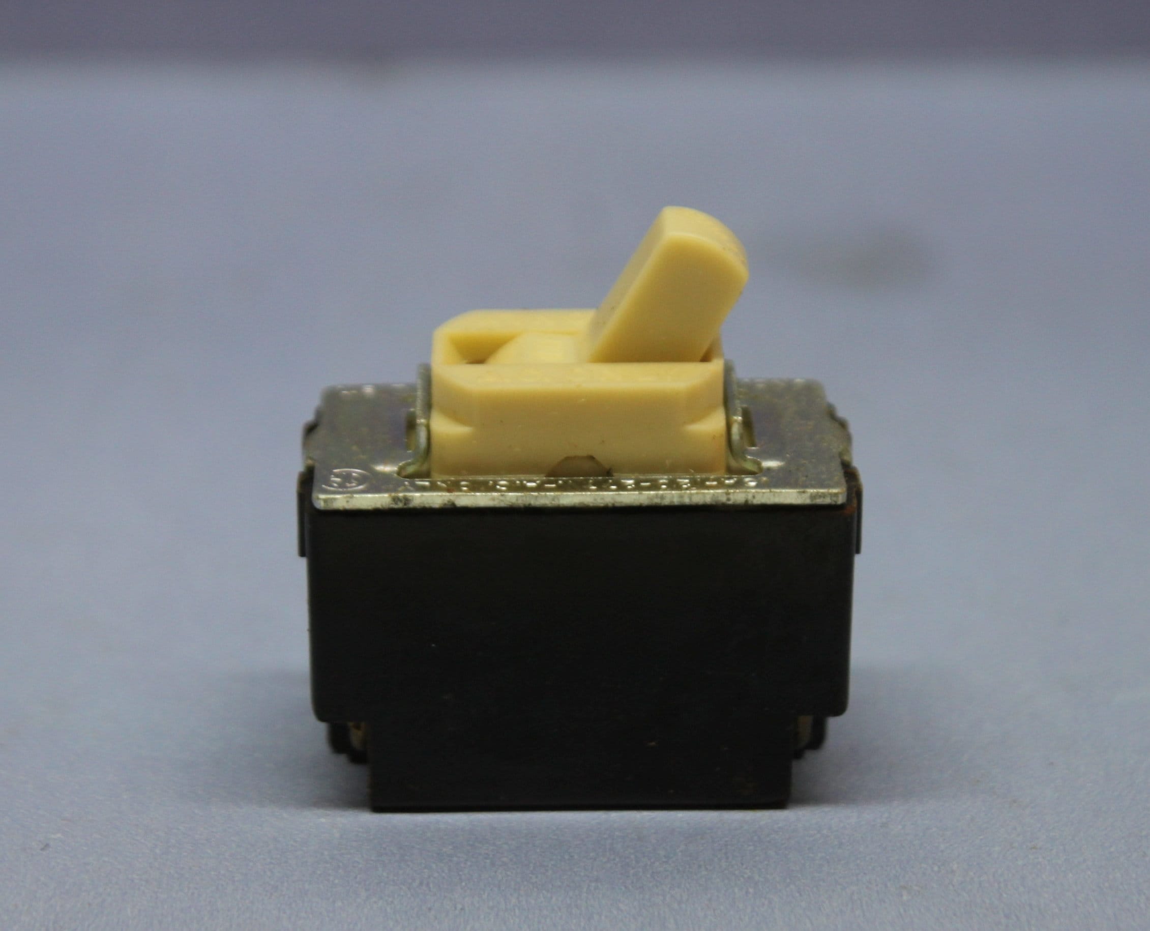 Pass & Seymour 1391 Brown Despard Single Pole Toggle Switch – Interchangeable 2 thumbnail image