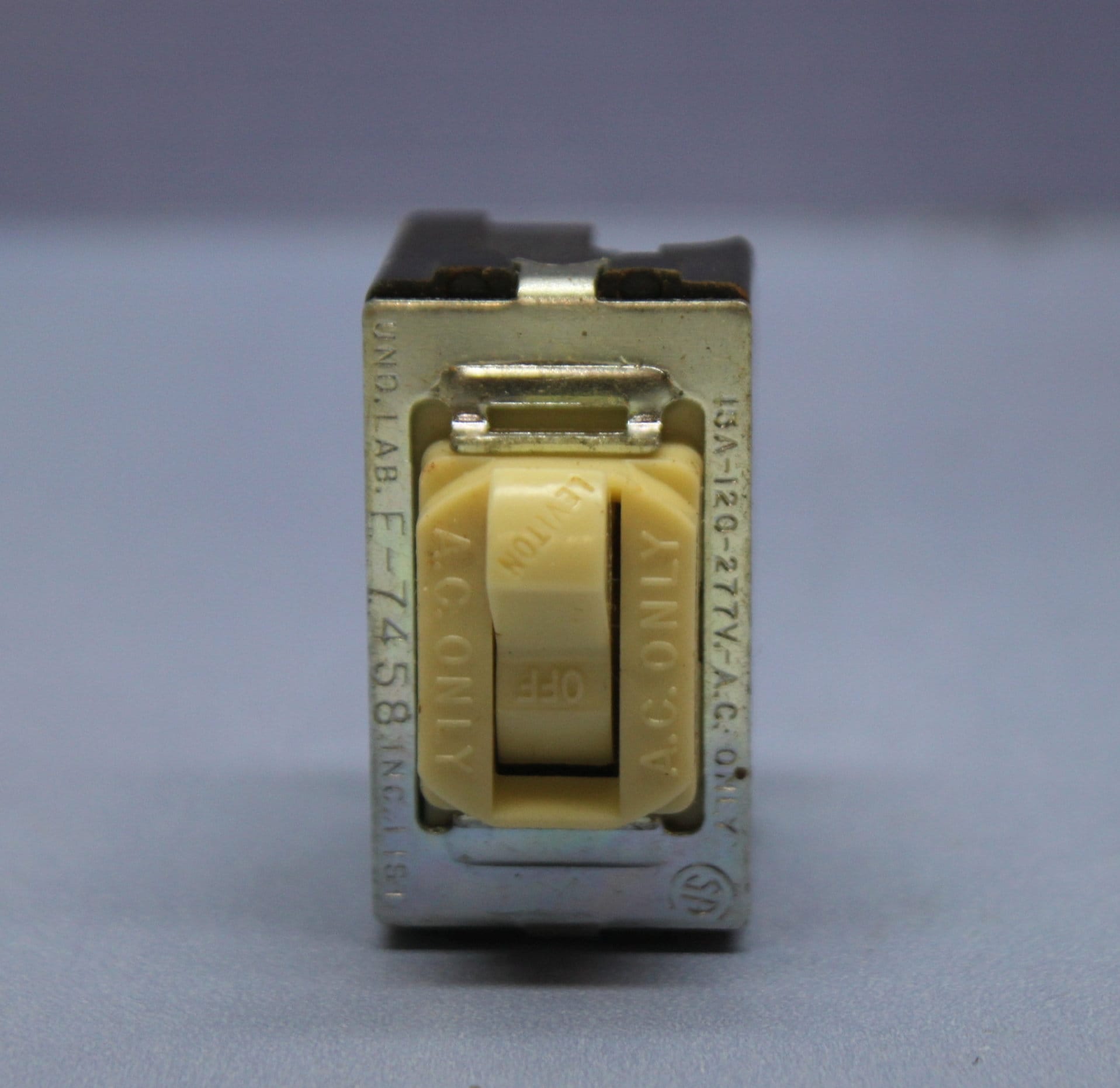 Piastra da parete intercambiabile One NOS Leviton Bachelite marrone Piastra da parete intercambiabile One NOS Leviton Bachelite marrone