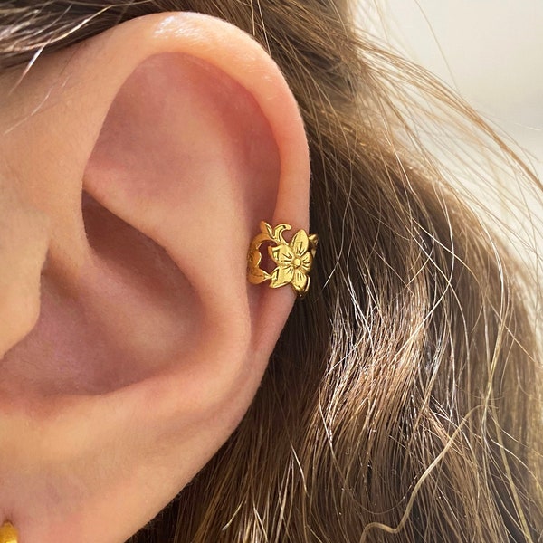 Flower Ear Cuff, Minimalist Ear Cuff, Botanical Ear Cuff, Non Pierced Earrings, Gold Ear Cuff, Huggie ear cuff, Cartilage Ear Cuff