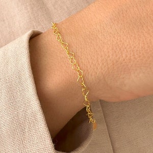 Minimalist Heart Chain Bracelet, Delicate girlfriend bracelet for Birthday gift, Adjustable dainty gold bracelet, Romantic Jewelry