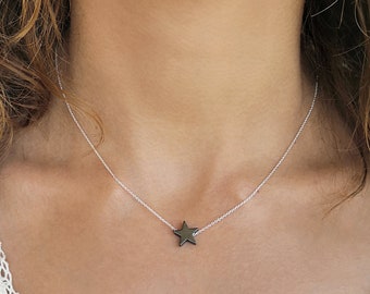 Echte hematiet ketting, sierlijke STAR ketting, gelaagde ketting, minimalistische ketting, hematiet hanger, zwarte stenen ketting, stapelketting