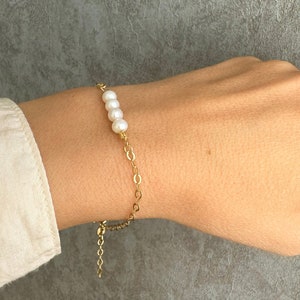 Real Pearl Bracelet, Trendy bracelet, Friendship bracelet, Tiny pearls bracelet, Pearl Boho bracelet, bridesmaid gift, Seed bead bracelet