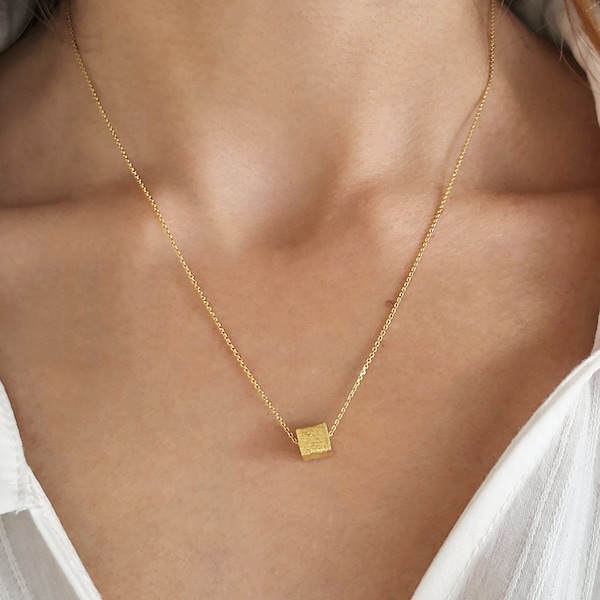 Geometric pendant, Minimalist Necklace, Geometric Necklace, Cube Pendant, Gold Cube Necklace. Dainty Necklace, Tiny Cube Necklace,