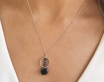 Collier Fidget, vrai collier en hématite, collier toupie, pendentif toupie, collier à empiler, collier pièce de monnaie noir, cadeau d'anniversaire pour elle