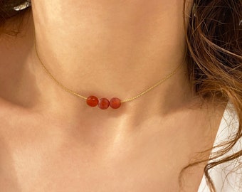 Ras de cou en véritable cornaline, collier ras de cou rouge, tour de cou chakra, tour de cou en cristal brut, tour de cou orange, tour de cou délicat, cadeau bijoux pour elle