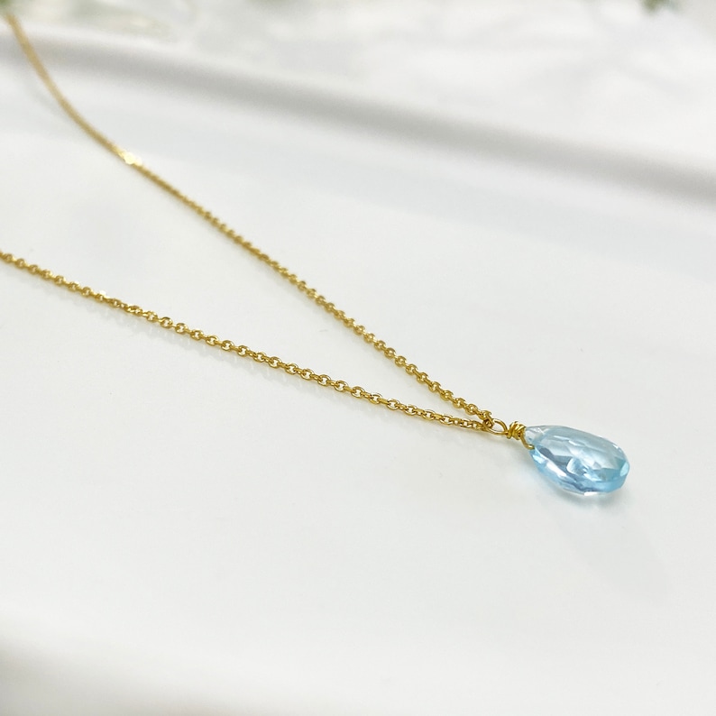 Raw Aquamarine Necklace or Aquamarine Choker.
Aquamarine Pendant. 
Dainty Aquamarine teardrop in a Light blue Stone Necklace.
 
925 Sterling silver, Aquamarine  
Great idea for a birthday gift, Pisces gift, or Aries Gift.