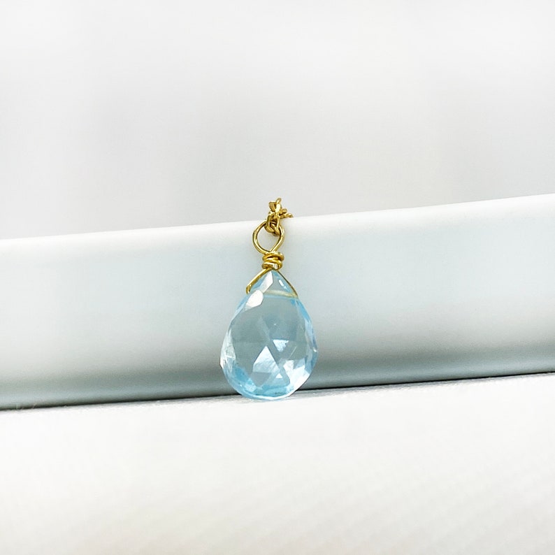 Raw Aquamarine Necklace or Aquamarine Choker.
Aquamarine Pendant. 
Dainty Aquamarine teardrop in a Light blue Stone Necklace.
 
925 Sterling silver, Aquamarine  
Great idea for a birthday gift, Pisces gift, or Aries Gift.