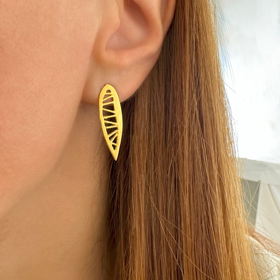 Gold Weed Leaf Stud