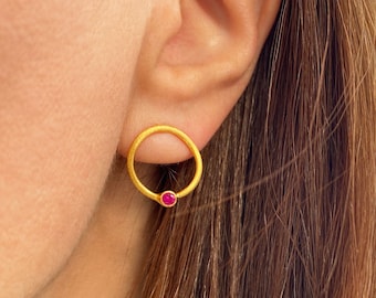 Tachuelas de oro rubí, Pendientes de rubí rojo, pendientes de aro simples, Aros de oro gruesos, pendientes de rubí delicados, Pendientes minimalistas, aretes de oro