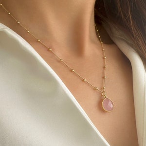Collar de cuarzo rosa, collar con colgante romántico, gargantilla de cristal en capas, joyas de piedras preciosas para regalos de cumpleaños