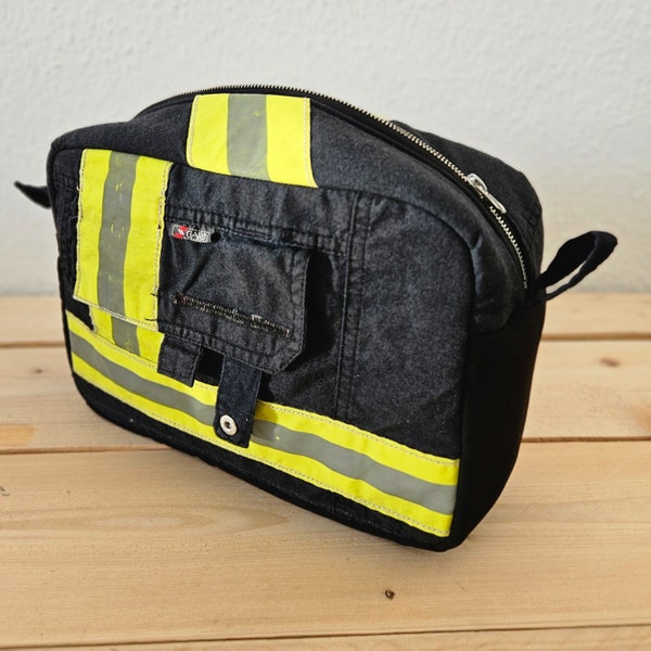 Kulturbeutel, Waschbeutel, Tasche aus Feuerwehrjacke - HuPF Bekleidung, Upcycling Tasche für die Reise, tolles Geschenk für Feuerwehrmänner