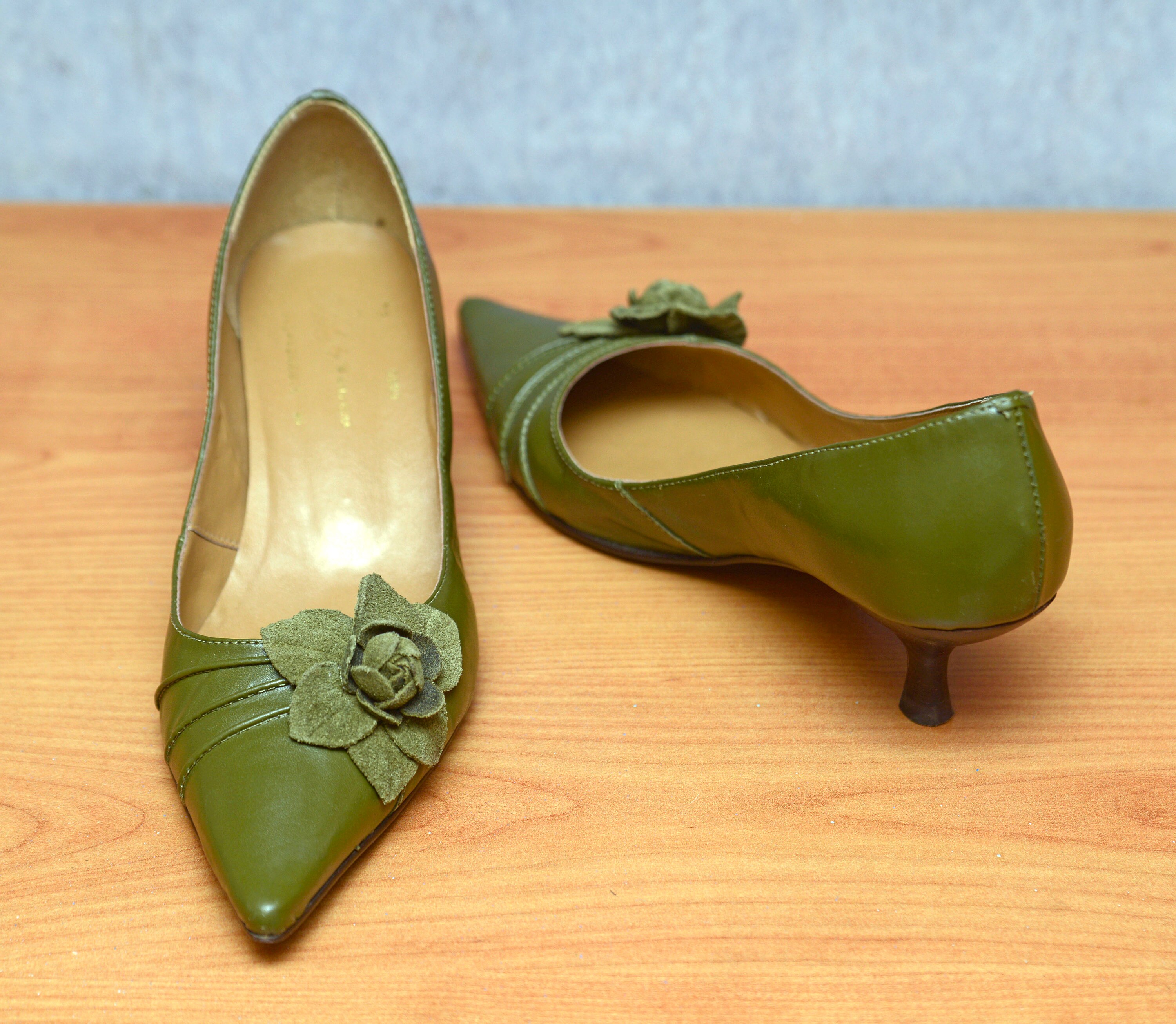 Vintage Mid Ages Green Leather Pumps festive holiday Pumps Etsy