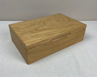 Wooden box 29 x 18.5 x 8.5 cm / oak wood / knots / unique / Christmas gift / / Holzbox/ Eichenholz natur / Äste / Schatulle aus Eiche